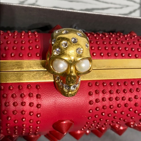 Alexander McQueen - Picture 3 of 8